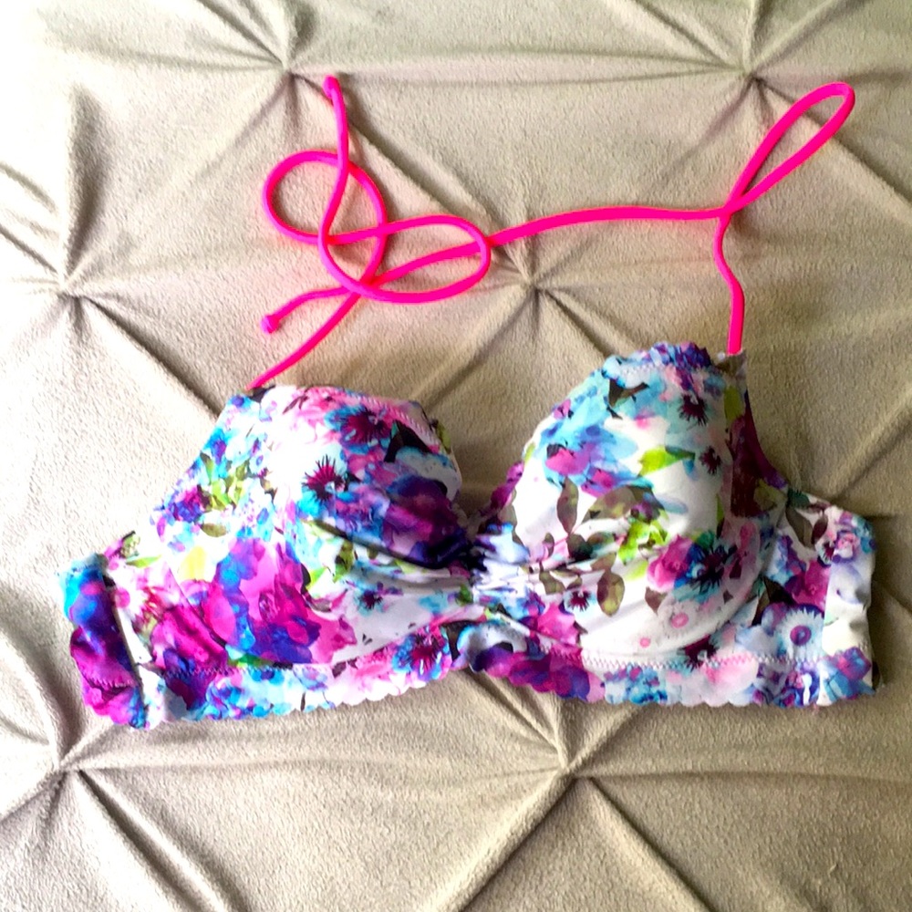Bikini top.